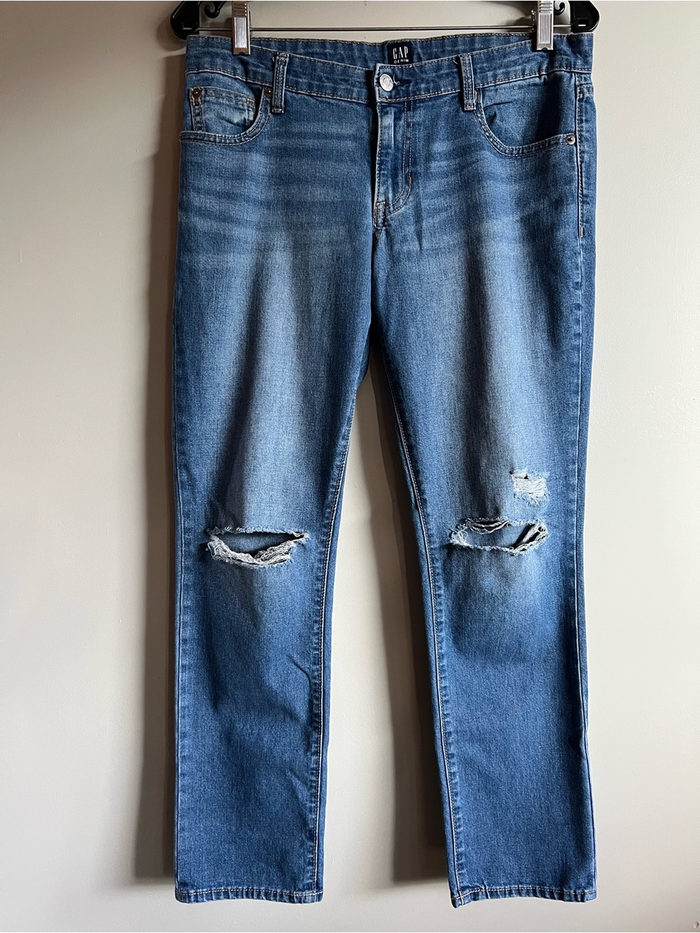 Gap Girlfriend Jeans Distressed Light Wash Denim Size 27 Casual Relaxed Fit